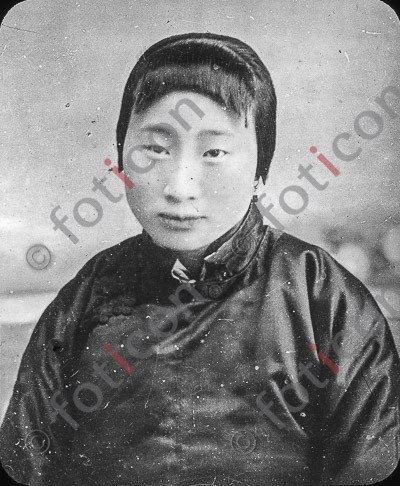 Junge chinesische Frau ; Young chinese woman - Foto simon-173a-008-sw.jpg | foticon.de - Bilddatenbank für Motive aus Geschichte und Kultur